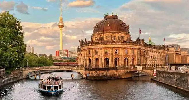 3-Room Apartment Berlin Museum Island 2 Beds 0*,  德国